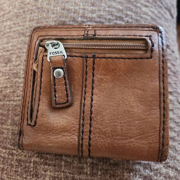 Fossil Wallet Brown Color Folding Leather Men or Women - Picture 4 of 12